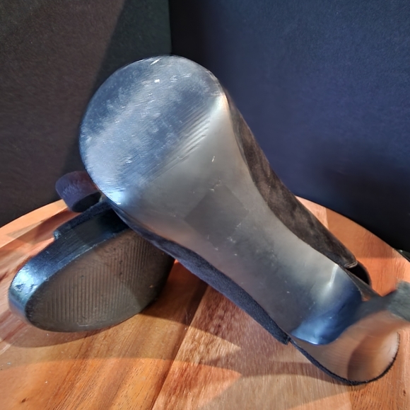 Baker 4 1/2 " heel, 1" platform, open toe, leather upper black suede - Picture 7 of 11